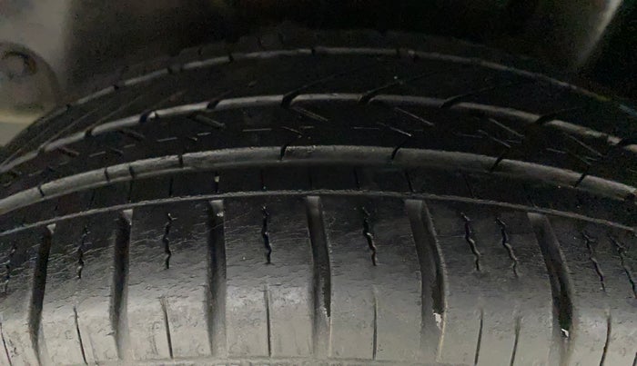 2015 Maruti Swift Dzire ZXI, Petrol, Manual, 32,905 km, Left Rear Tyre Tread