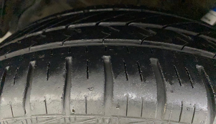2015 Maruti Swift Dzire ZXI, Petrol, Manual, 32,905 km, Left Front Tyre Tread