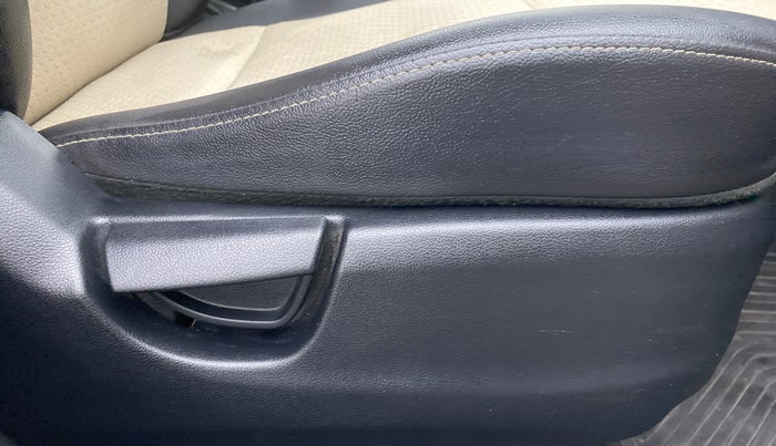 2019 Hyundai NEW SANTRO 1.1 SPORTZ MT CNG, CNG, Manual, 31,834 km, Driver Side Adjustment Panel