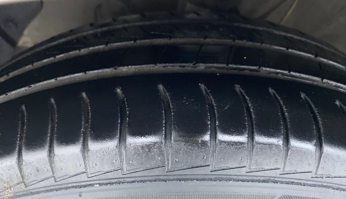 2019 Hyundai NEW SANTRO 1.1 SPORTZ MT CNG, CNG, Manual, 31,834 km, Left Front Tyre Tread