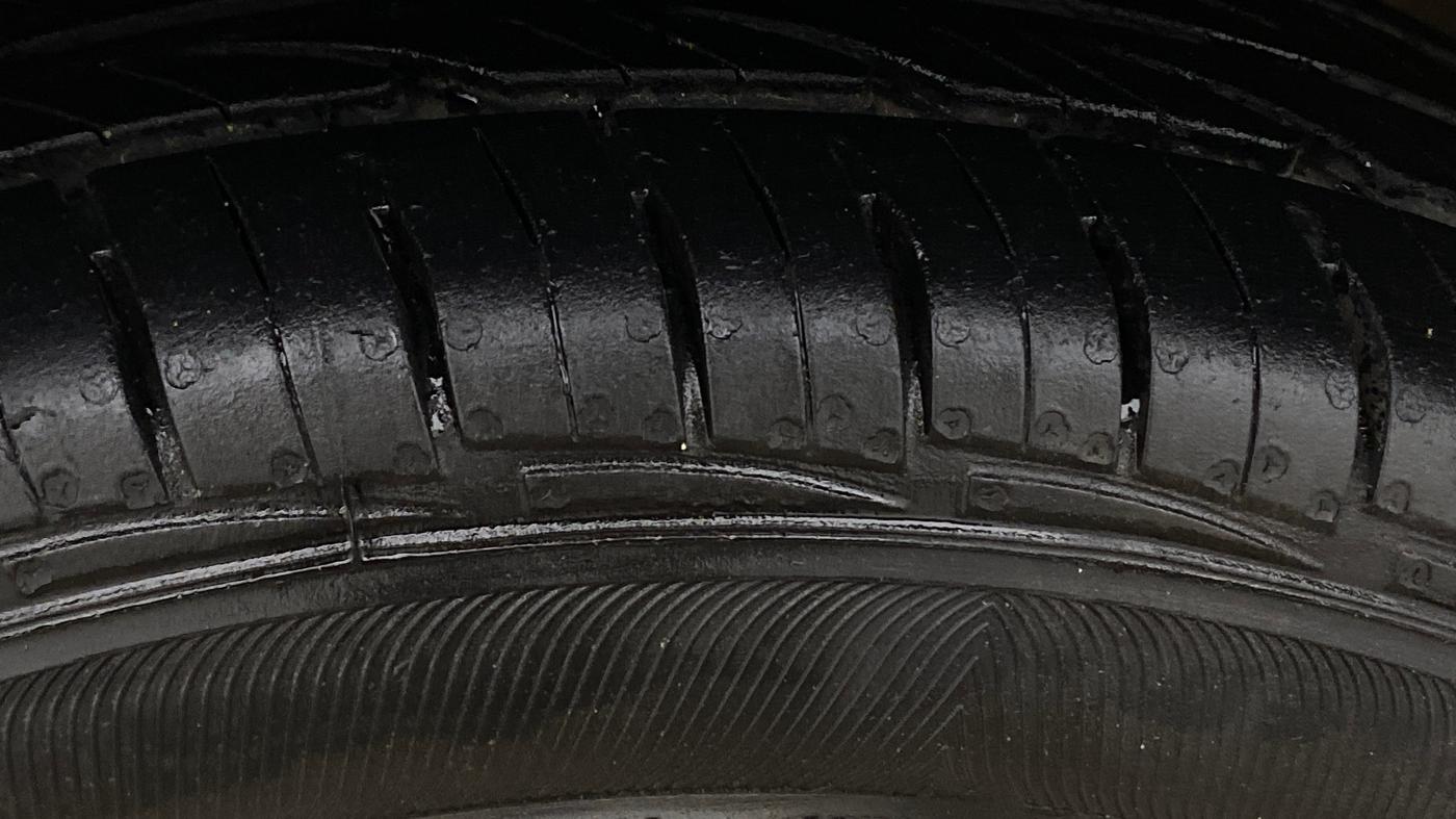 2014 Maruti Alto 800 LXI, Petrol, Manual, 38,196 km, Left Front Tyre Tread