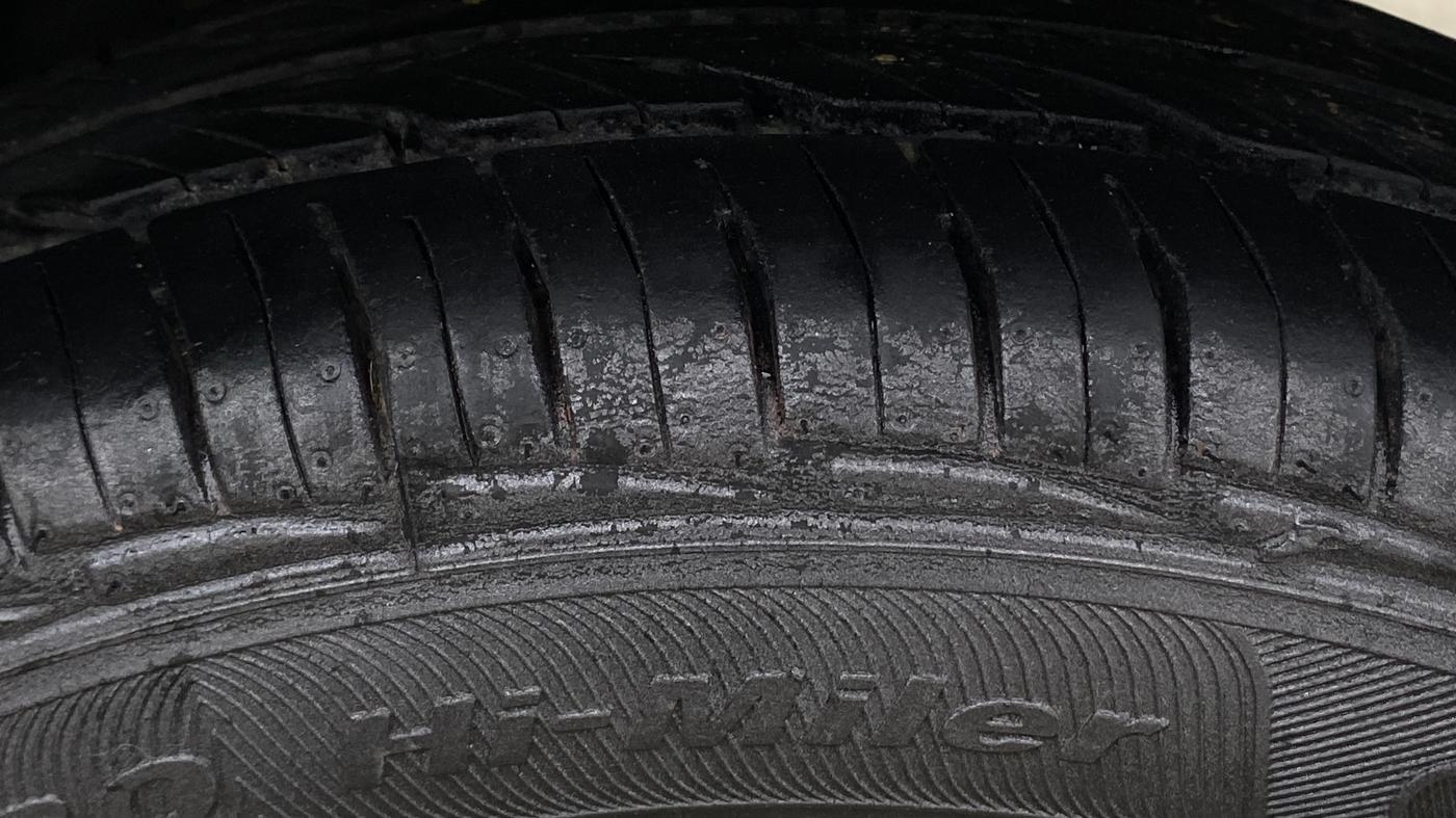 2014 Maruti Alto 800 LXI, Petrol, Manual, 38,196 km, Left Rear Tyre Tread