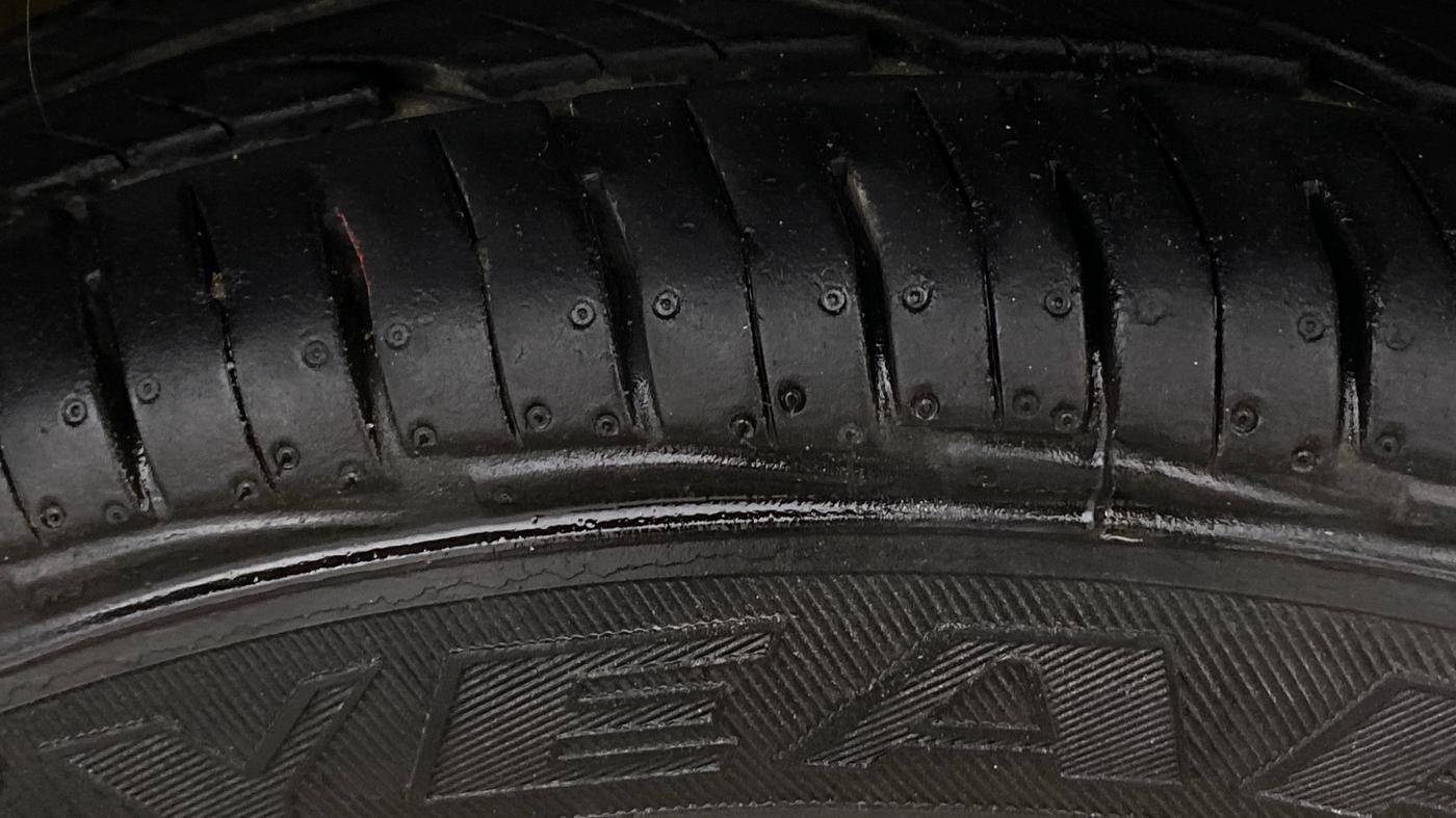2014 Maruti Alto 800 LXI, Petrol, Manual, 38,196 km, Right Front Tyre Tread