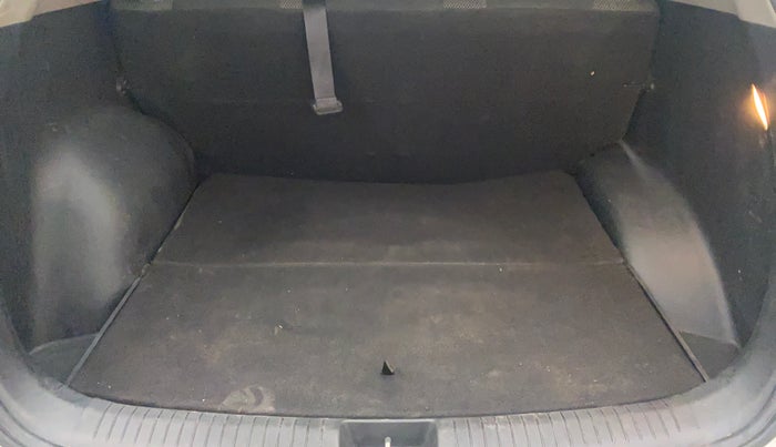 2017 Hyundai Creta E PLUS 1.6 PETROL, Petrol, Manual, 85,391 km, Boot Inside