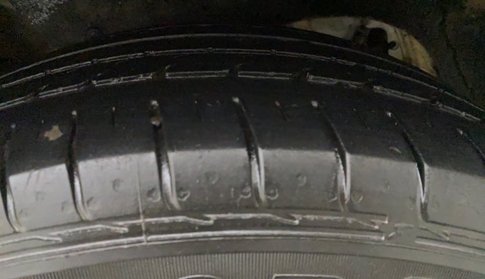 2017 Hyundai Creta E PLUS 1.6 PETROL, Petrol, Manual, 85,391 km, Left Front Tyre Tread