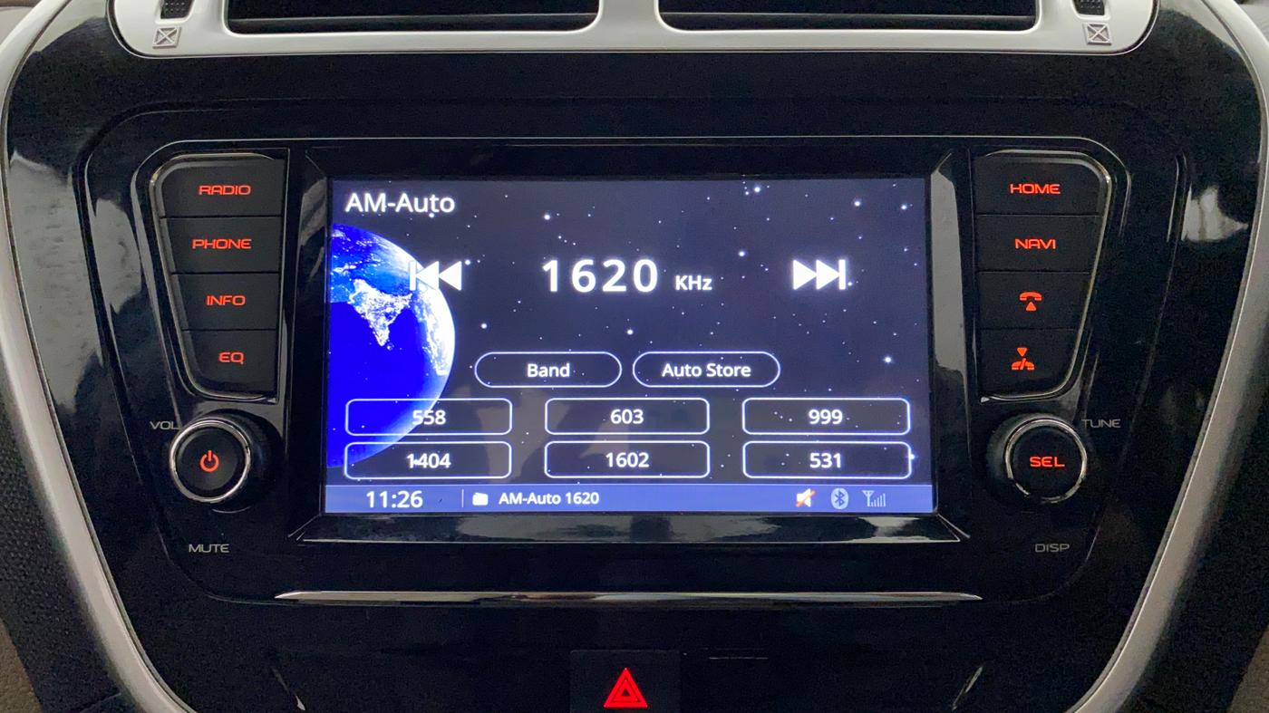 2018 Mahindra TUV300 T10 AMT DUAL TONE, Diesel, Automatic, 56,659 km, Infotainment System