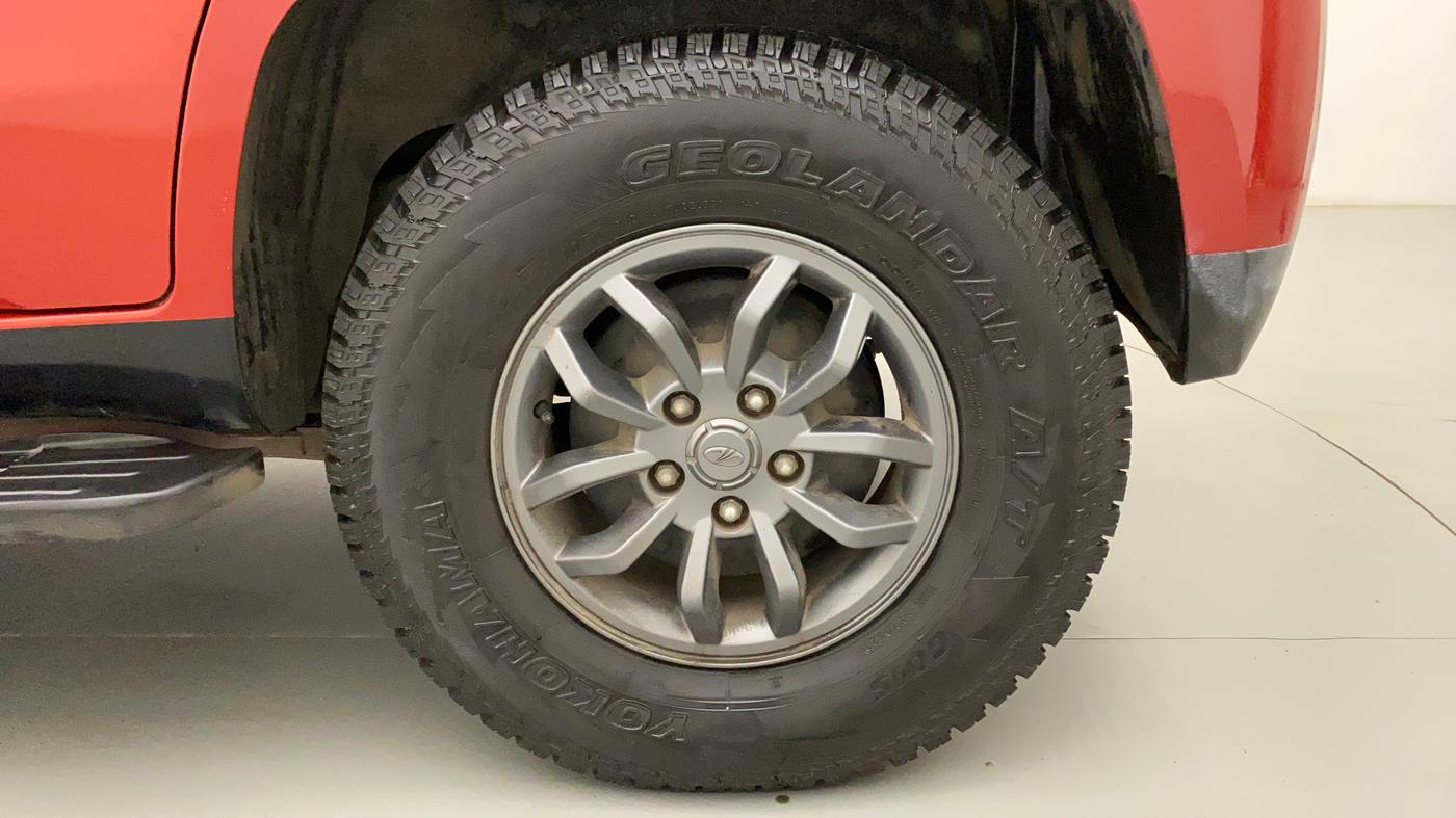 2018 Mahindra TUV300 T10 AMT DUAL TONE, Diesel, Automatic, 56,659 km, Left Rear Wheel