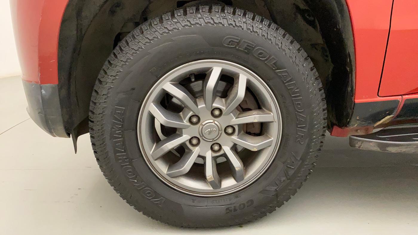2018 Mahindra TUV300 T10 AMT DUAL TONE, Diesel, Automatic, 56,659 km, Left Front Wheel