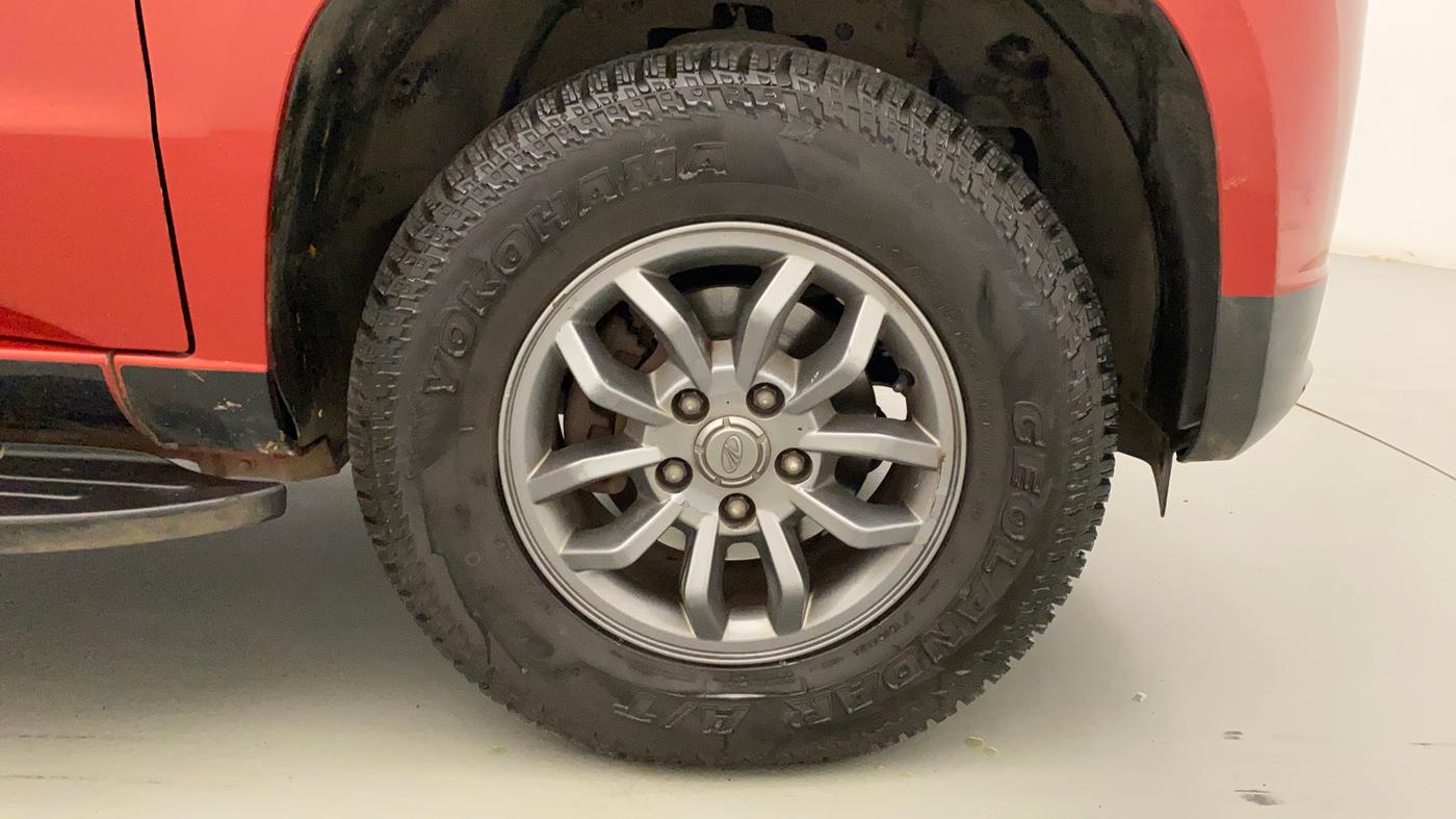 2018 Mahindra TUV300 T10 AMT DUAL TONE, Diesel, Automatic, 56,659 km, Right Front Wheel