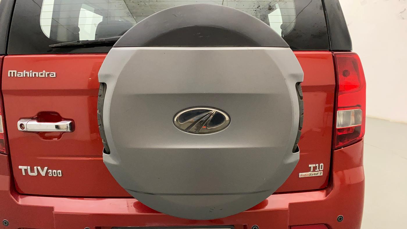 2018 Mahindra TUV300 T10 AMT DUAL TONE, Diesel, Automatic, 56,659 km, Spare Tyre