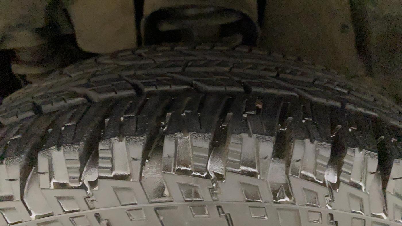 2018 Mahindra TUV300 T10 AMT DUAL TONE, Diesel, Automatic, 56,659 km, Left Front Tyre Tread