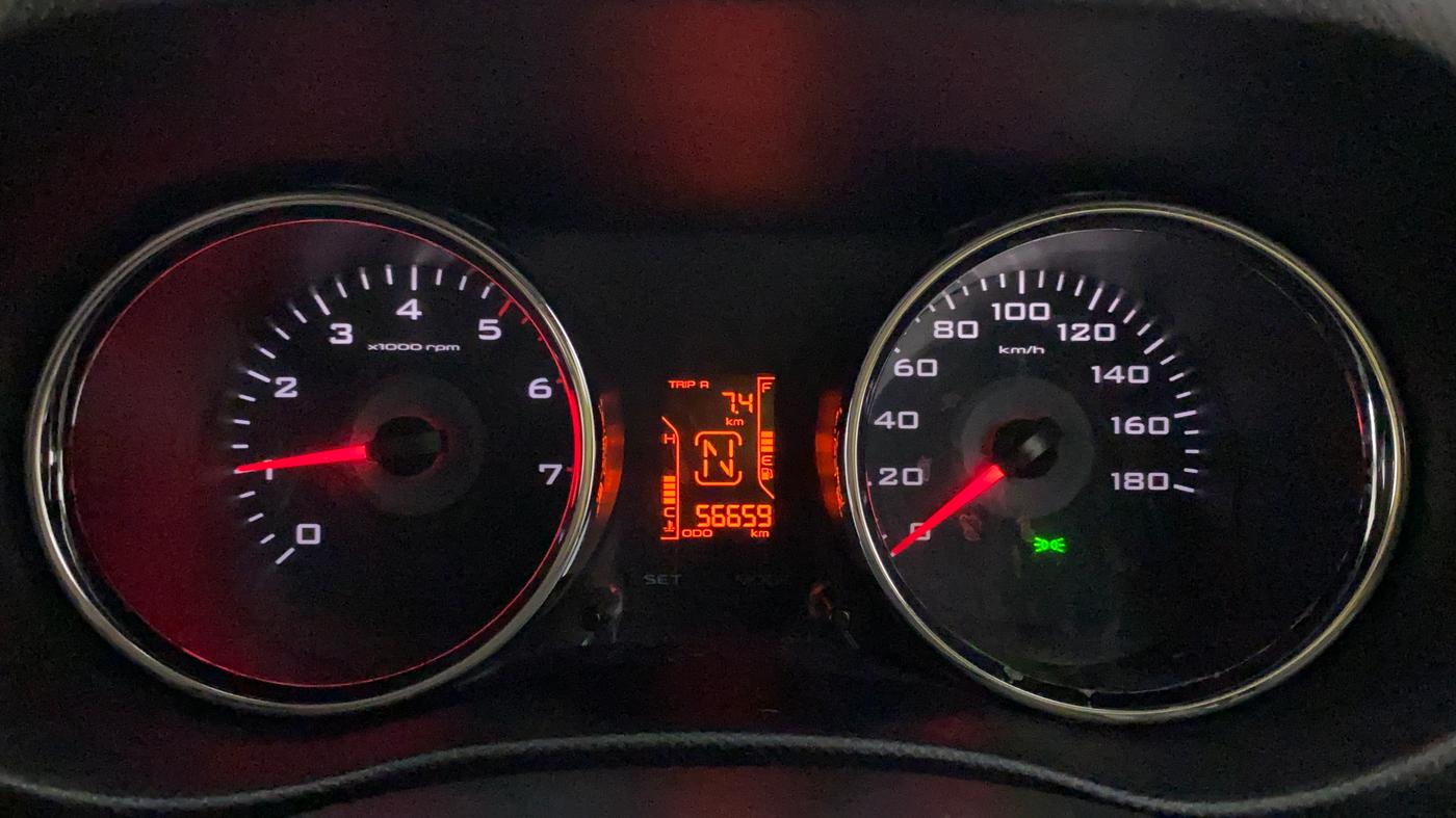 2018 Mahindra TUV300 T10 AMT DUAL TONE, Diesel, Automatic, 56,659 km, Odometer Image