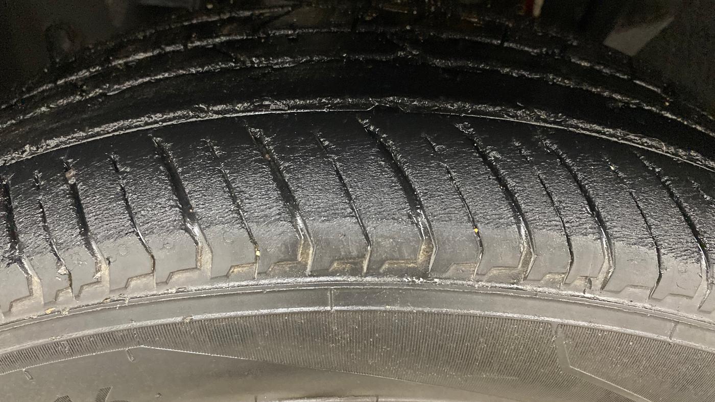 2023 Nissan MAGNITE XE, Petrol, Manual, 23,597 km, Left Front Tyre Tread
