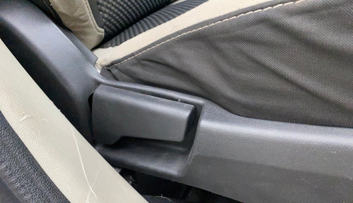 2019 Renault TRIBER RXZ, Petrol, Manual, 81,825 km, Driver Side Adjustment Panel