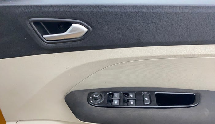 2019 Renault TRIBER RXZ, Petrol, Manual, 81,825 km, Driver Side Door Panels Control