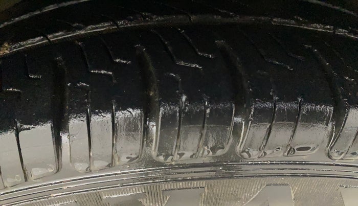 2019 Renault TRIBER RXZ, Petrol, Manual, 81,825 km, Right Front Tyre Tread