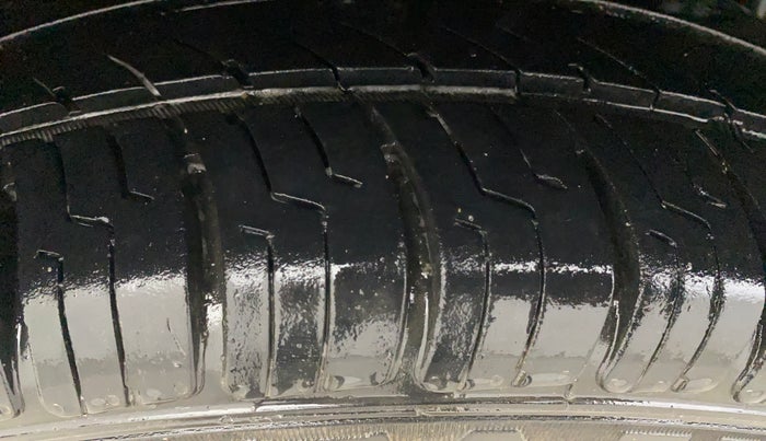 2019 Renault TRIBER RXZ, Petrol, Manual, 81,825 km, Right Rear Tyre Tread