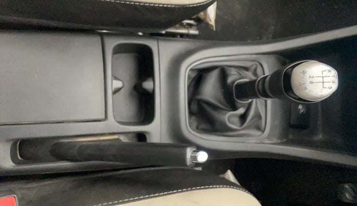 2019 Renault TRIBER RXZ, Petrol, Manual, 81,825 km, Gear Lever