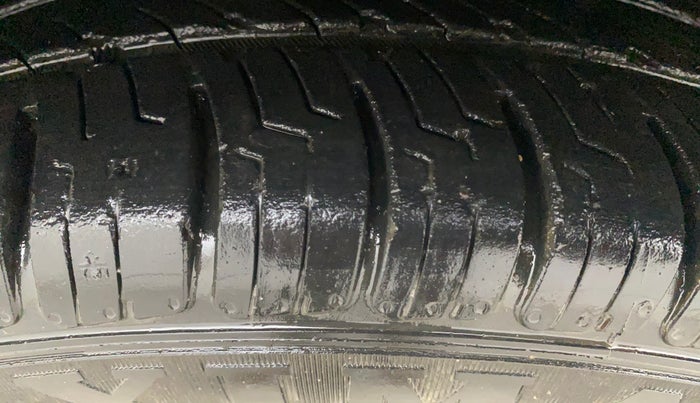 2019 Renault TRIBER RXZ, Petrol, Manual, 81,825 km, Left Front Tyre Tread