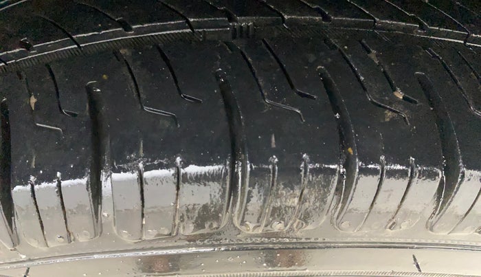 2019 Renault TRIBER RXZ, Petrol, Manual, 81,825 km, Left Rear Tyre Tread