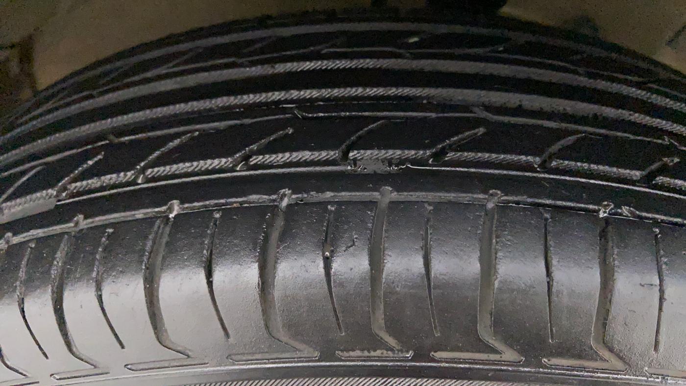 2013 Maruti Swift Dzire VXI, Petrol, Manual, 68,940 km, Left Front Tyre Tread