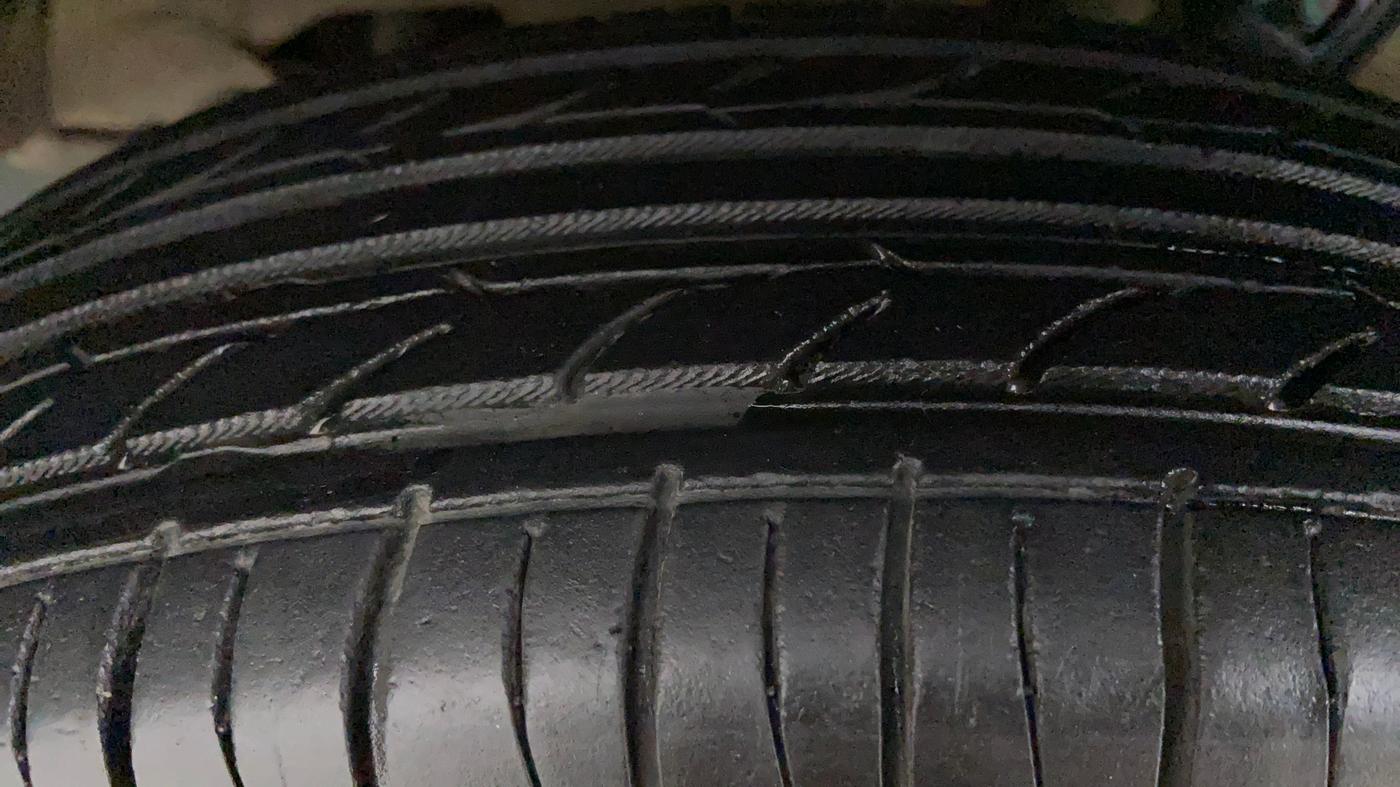 2013 Maruti Swift Dzire VXI, Petrol, Manual, 68,940 km, Right Rear Tyre Tread