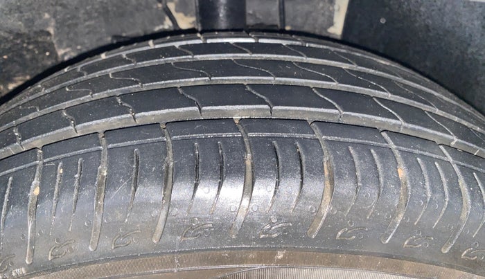 2023 Hyundai VENUE SX 1.5 CRDI, Diesel, Manual, 34,622 km, Right Front Tyre Tread