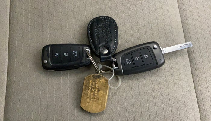 2018 Hyundai Verna 1.6 VTVT SX, Petrol, Manual, 51,957 km, Key Close Up