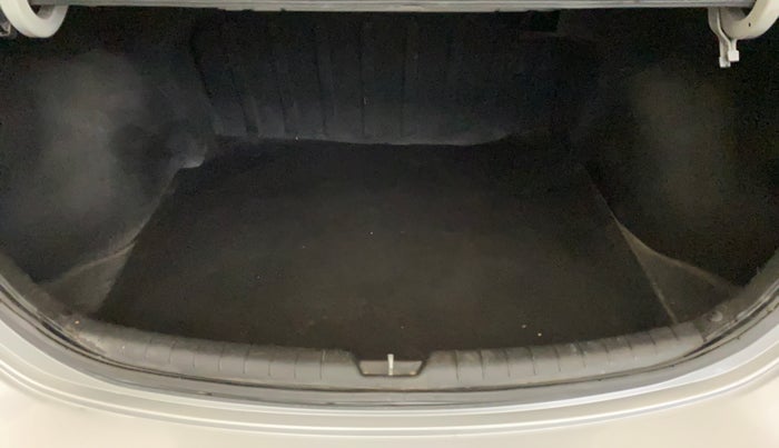 2018 Hyundai Verna 1.6 VTVT SX, Petrol, Manual, 51,957 km, Boot Inside