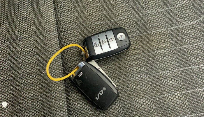 2023 KIA SONET HTK PLUS 1.0 IMT, Petrol, Manual, 12,508 km, Key Close Up