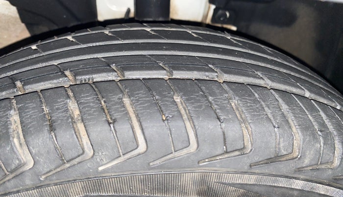 2019 Renault Kwid RXT 1.0 (O), Petrol, Manual, 24,133 km, Right Front Tyre Tread