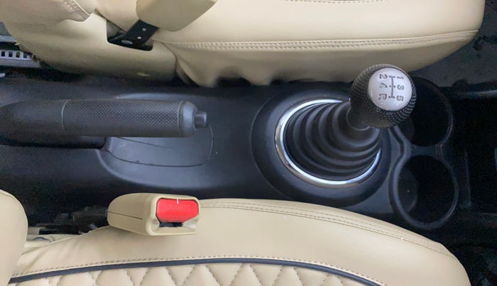2017 Honda Amaze 1.2L I-VTEC S, Petrol, Manual, 1,29,943 km, Gear Lever