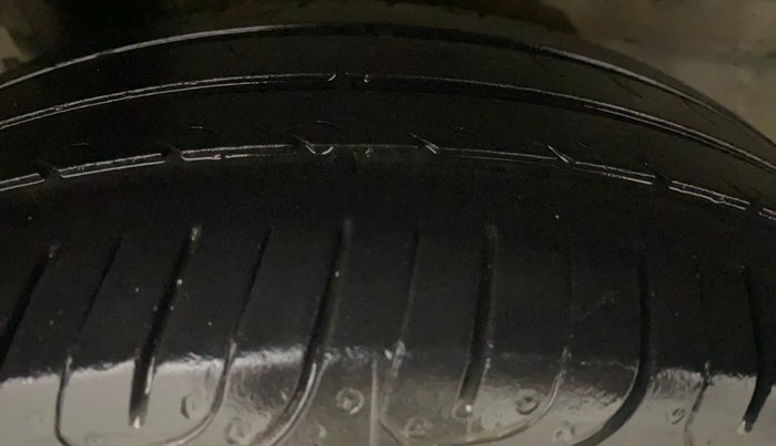 2017 Honda Amaze 1.2L I-VTEC S, Petrol, Manual, 1,29,943 km, Right Rear Tyre Tread