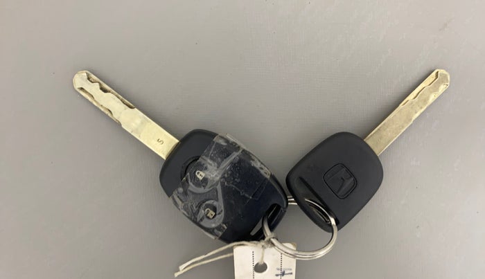 2017 Honda Amaze 1.2L I-VTEC S, Petrol, Manual, 1,29,943 km, Key Close Up