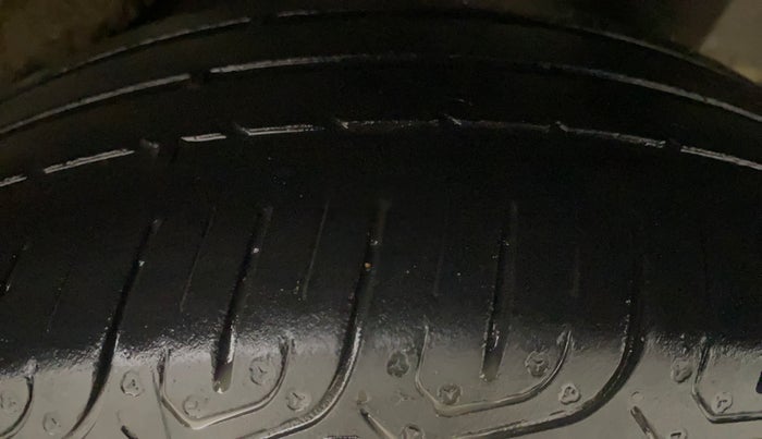 2017 Honda Amaze 1.2L I-VTEC S, Petrol, Manual, 1,29,943 km, Left Rear Tyre Tread