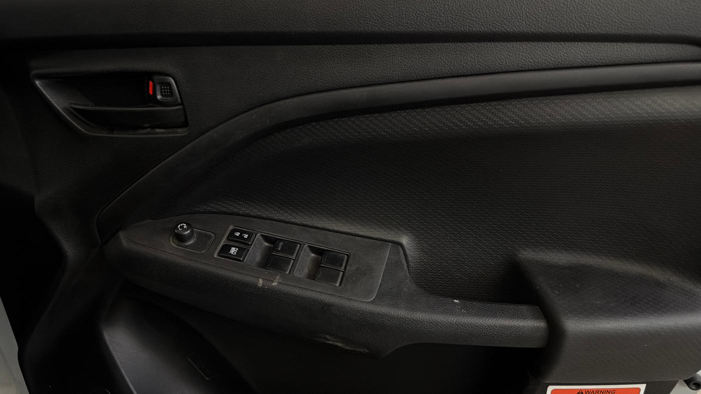 2023 Maruti BREZZA VXI S-CNG, CNG, Manual, 57,237 km, Driver Side Door Panels Control