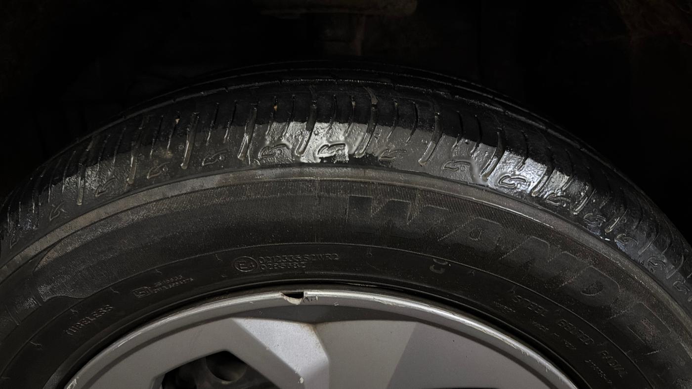 2023 Maruti BREZZA VXI S-CNG, CNG, Manual, 57,237 km, Left Front Tyre Tread
