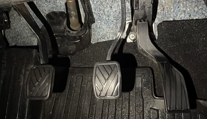 2023 Maruti BREZZA VXI S-CNG, CNG, Manual, 57,237 km, Pedals