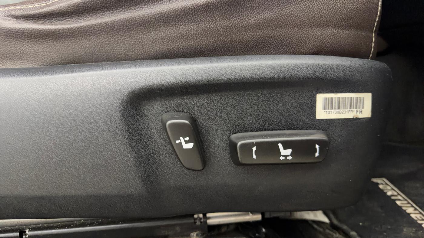 2017 Toyota Fortuner 2.7 4X2 MT, Petrol, Manual, 48,518 km, Driver Side Adjustment Panel