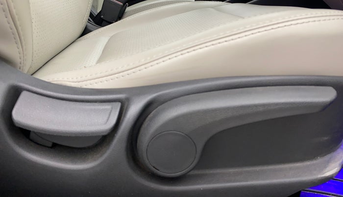 2019 Hyundai Verna 1.6 VTVT SX, Petrol, Manual, 25,310 km, Driver Side Adjustment Panel