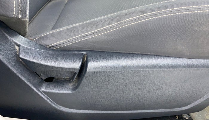 2020 Mahindra XUV300 1.2 W6 MT, Petrol, Manual, 22,100 km, Driver Side Adjustment Panel