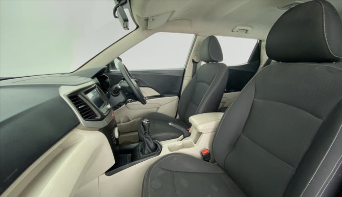 2020 Mahindra XUV300 1.2 W6 MT, Petrol, Manual, 22,100 km, Right Side Front Door Cabin