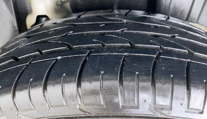 2020 Mahindra XUV300 1.2 W6 MT, Petrol, Manual, 22,100 km, Left Rear Tyre Tread