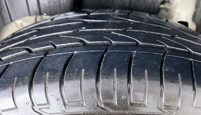 2020 Mahindra XUV300 1.2 W6 MT, Petrol, Manual, 22,100 km, Right Rear Tyre Tread