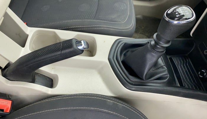 2020 Mahindra XUV300 1.2 W6 MT, Petrol, Manual, 22,100 km, Gear Lever