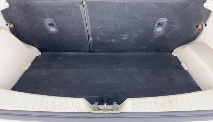 2020 Mahindra XUV300 1.2 W6 MT, Petrol, Manual, 22,100 km, Boot Inside