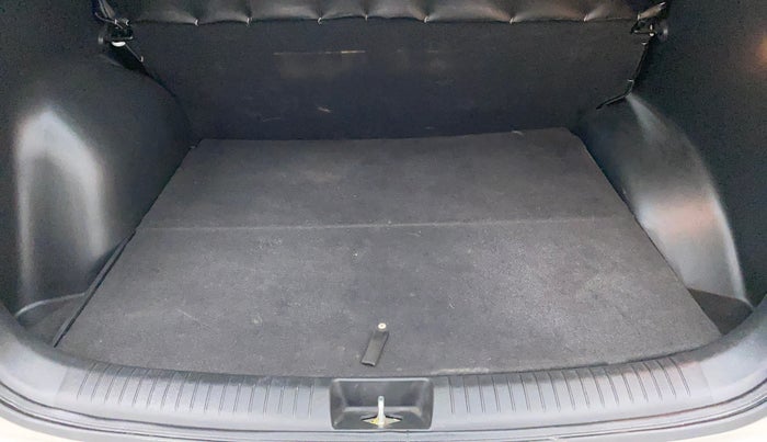 2017 Hyundai Creta E PLUS 1.6 PETROL, Petrol, Manual, 38,056 km, Boot Inside