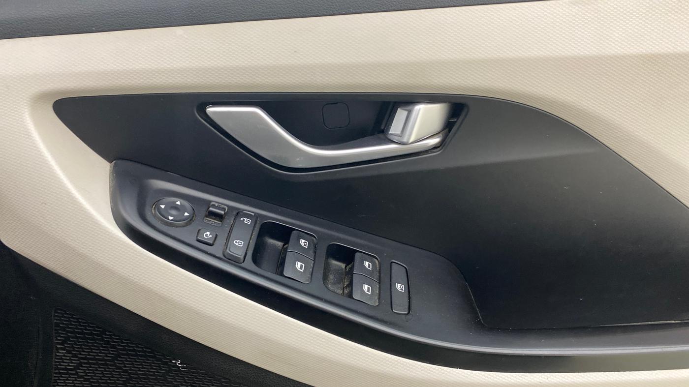 2020 Hyundai Creta SX 1.5 PETROL, Petrol, Manual, 54,277 km, Driver Side Door Panels Control