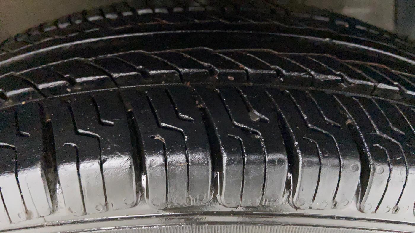 2014 Maruti Swift Dzire VXI 1.2 BS IV, Petrol, Manual, 40,981 km, Right Front Tyre Tread