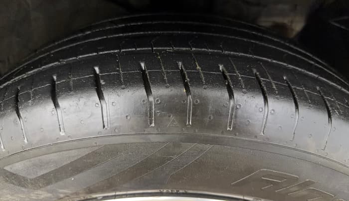 2017 Hyundai Creta E PLUS 1.6 PETROL, Petrol, Manual, 61,660 km, Right Front Tyre Tread